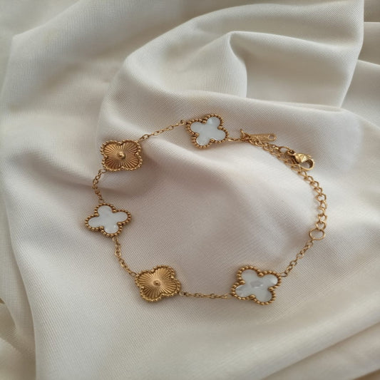 White MOP Clover Design Chain Bracelet..