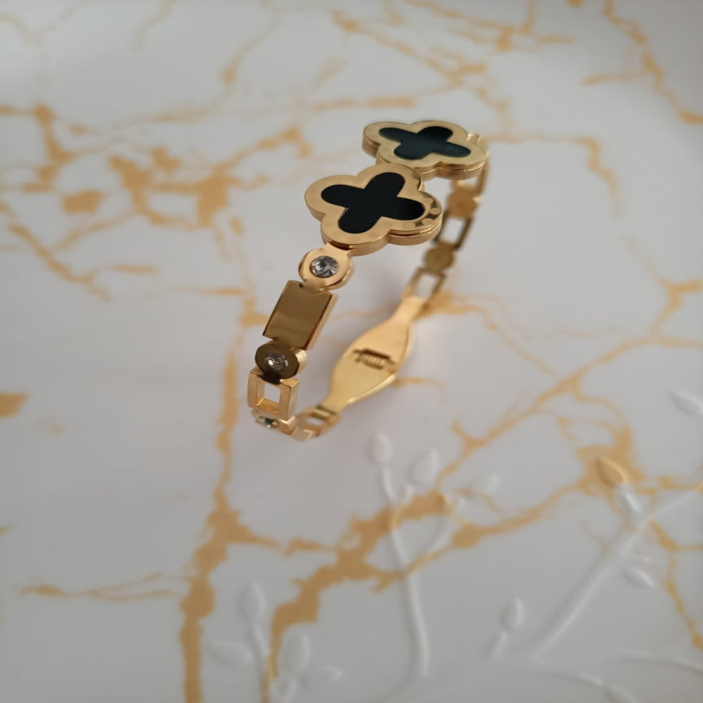 Golden black clover anti tarnish kada. Sleek design with front open.