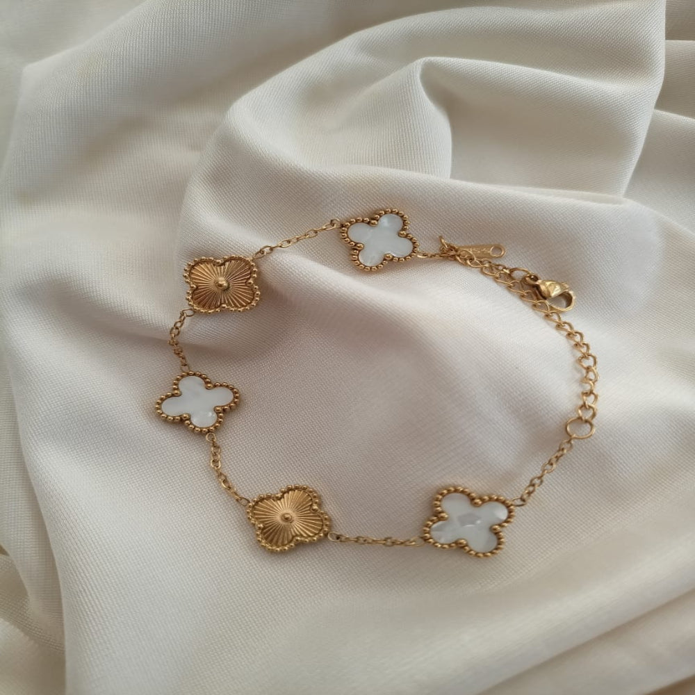 White MOP Clover Design Chain Bracelet..