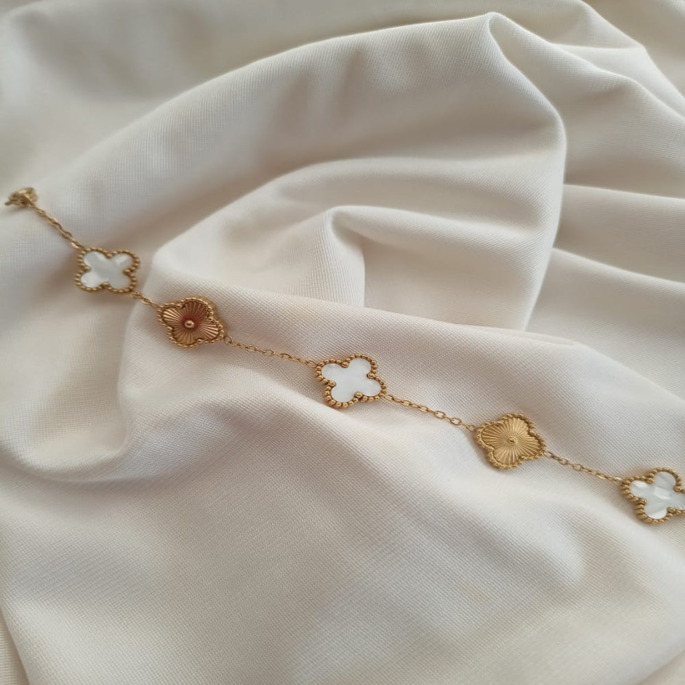 White MOP Clover Design Chain Bracelet..