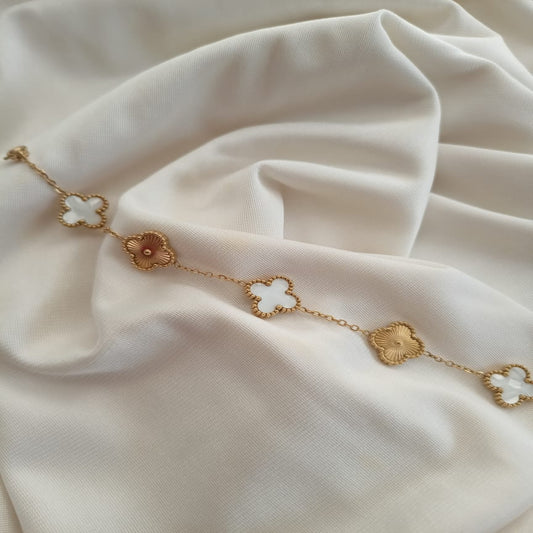 White MOP Clover Design Chain Bracelet..