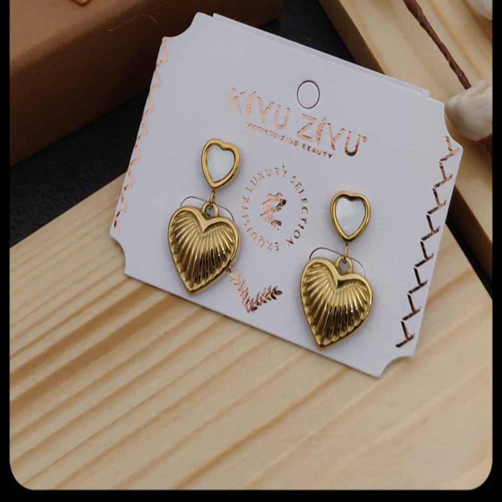 Short Hanging Earings.